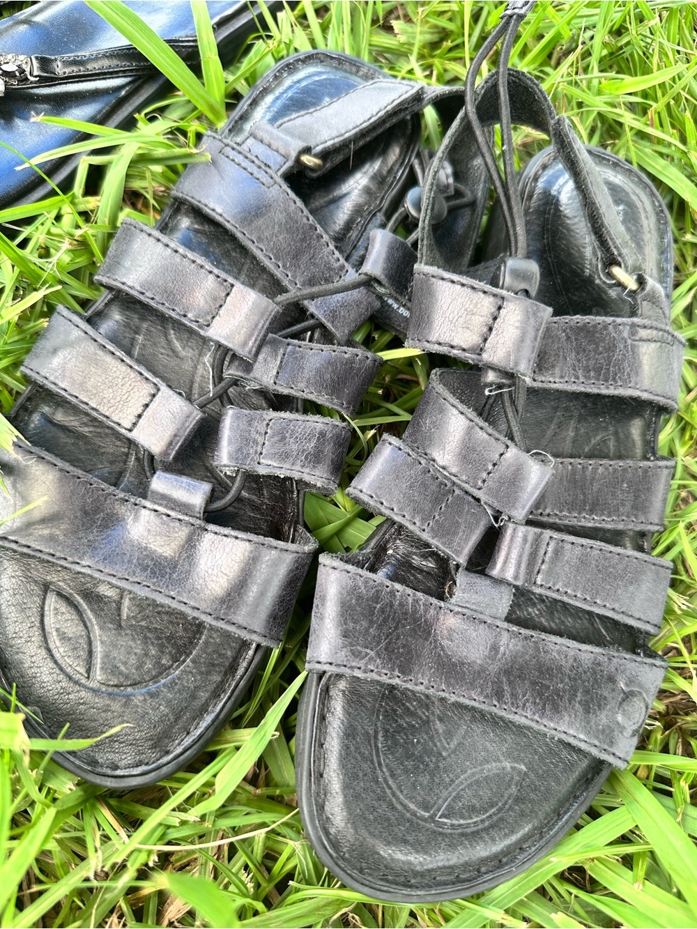 Born Handcrafted Footwear Black Leather Sandals – Women’s Size 6